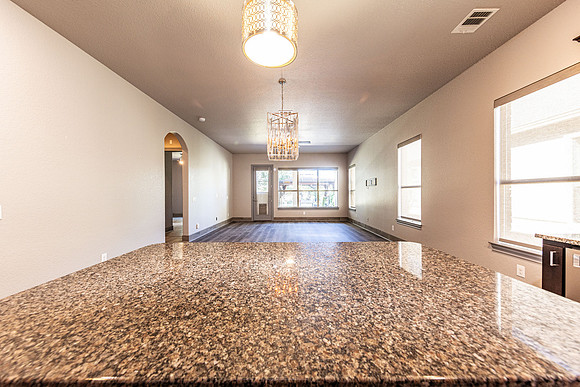 636CarriageHouse78070-251010-1044-26462