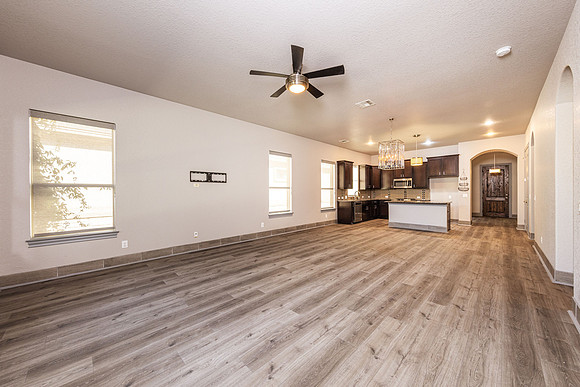 636CarriageHouse78070-251010-1048-26477