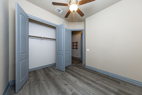 636CarriageHouse78070-251010-1138-26592