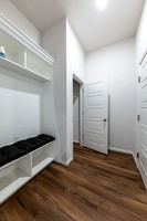 19131GaribaldiWay78259-251101-1048-28493
