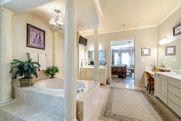 635RiverWay-221008-1231-5543
