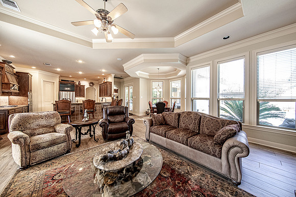 635RiverWay-221008-1257-5644