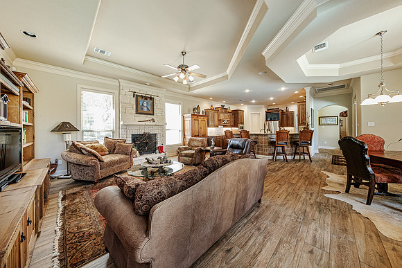 635RiverWay-221008-1259-5655