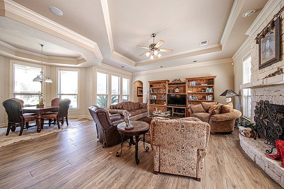 635RiverWay-221008-1255-5627
