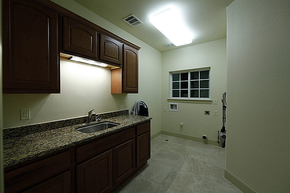 UpstairsLaundryRoom-9456