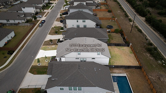 1510EscarpmentRd78132-250813-1400-0959-Edit