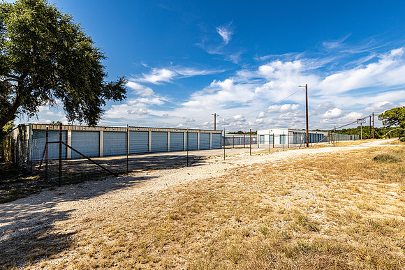 MedinaLakeMiniStorage-260917-1103-20688-HDR
