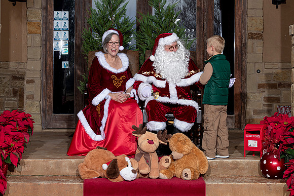 KWClaus -221210-1155-8641