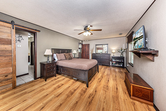 832DemiJohnBend78133-250816-1122-22291-Edit