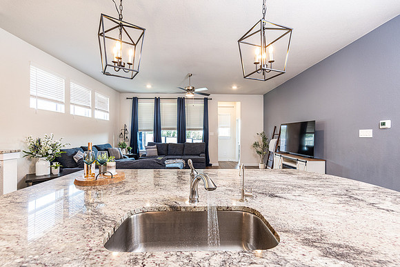 1510EscarpmentRd78132-250813-1029-21808