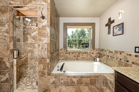 832DemiJohnBend78133-250816-1134-22318-Edit