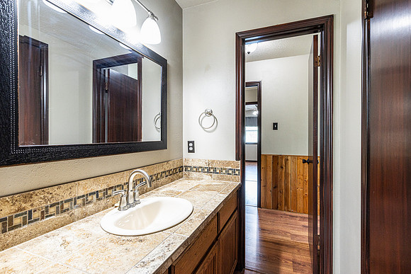 832DemiJohnBend78133-250816-1152-22360