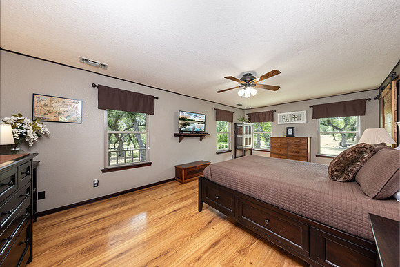 832DemiJohnBend78133-250816-1106-22250-Edit