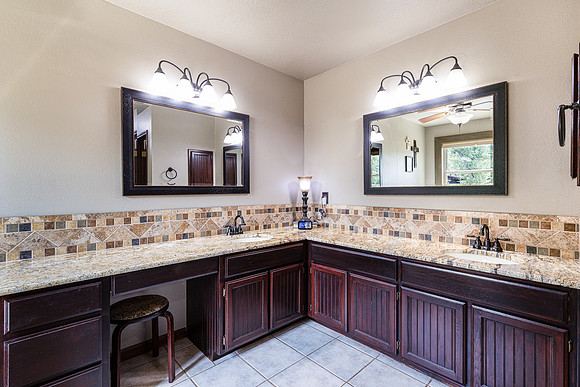 832DemiJohnBend78133-250816-1138-22327-Edit