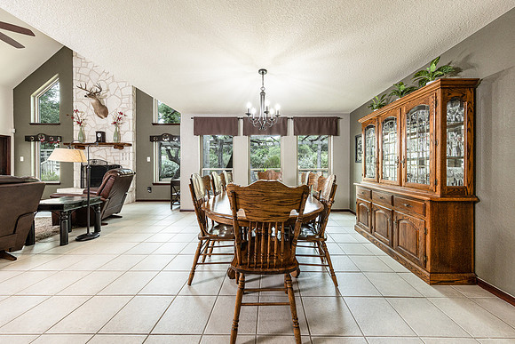832DemiJohnBend78133-250816-1008-22100-Edit