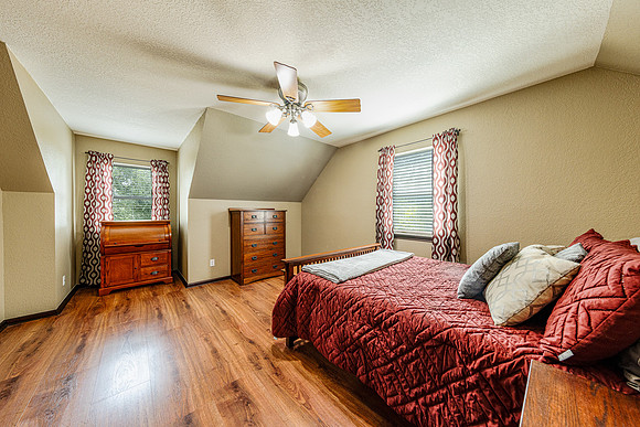 832DemiJohnBend78133-250816-1148-22346-Edit