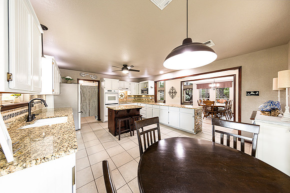 832DemiJohnBend78133-250816-1030-22163-Edit