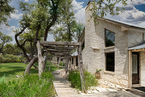 832DemiJohnBend78133-250816-1348-22599-Edit
